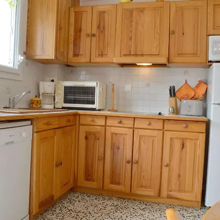 Coquet A 100m De La Plage, Quartier Calme, Parking Privatif, Balcon - - Fr-1-225-670 Apartment