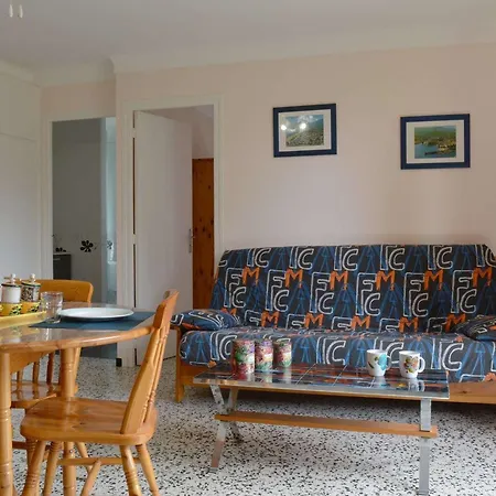 Apartment Coquet A 100m De La Plage, Quartier Calme, Parking Privatif, Balcon - - Fr-1-225-670
