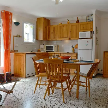 Coquet A 100m De La Plage, Quartier Calme, Parking Privatif, Balcon - - Fr-1-225-670 *