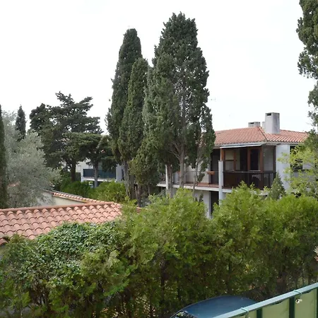Coquet A 100m De La Plage, Quartier Calme, Parking Privatif, Balcon - - Fr-1-225-670 *